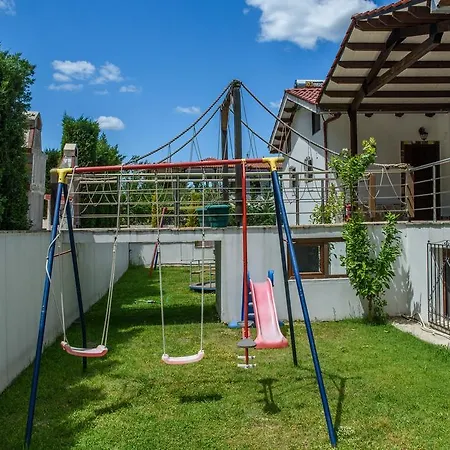 Simon King Vourvourou