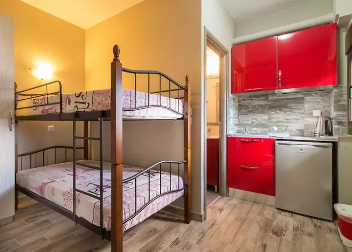 Simon King Vourvourou