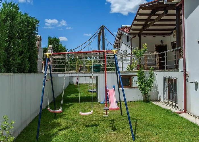 Simon King Vourvourou